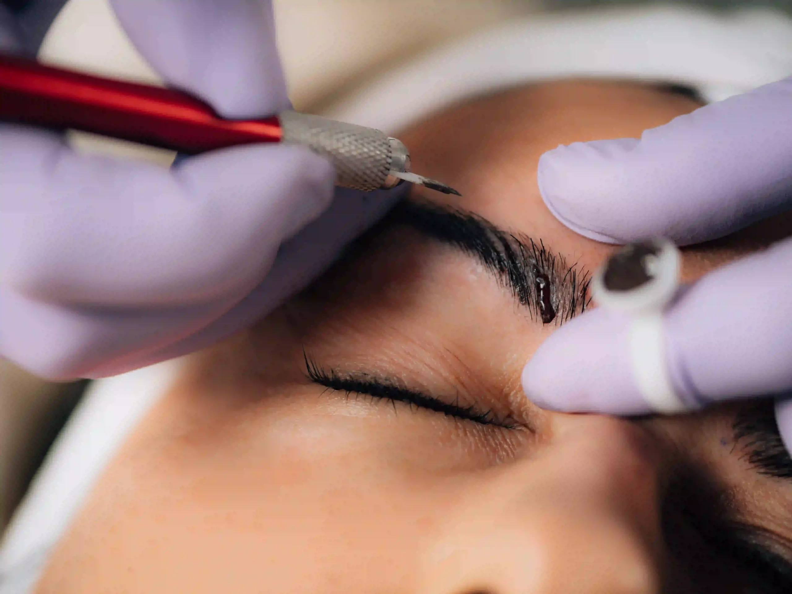 Choosing the Perfect Microblading Course for Women in Business